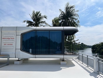 thebest capsule resort