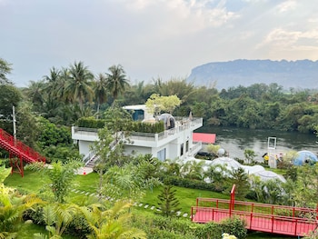 thebest capsule resort