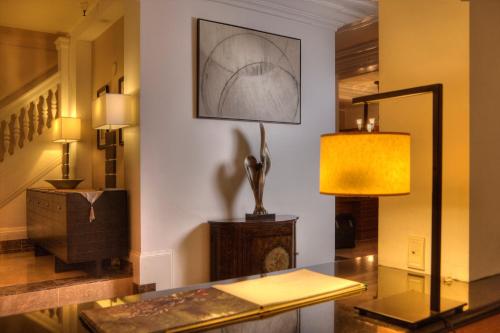 executive hotel vintage court