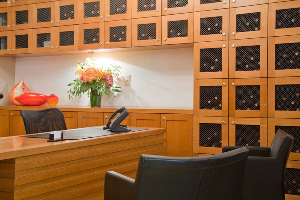 executive hotel vintage court