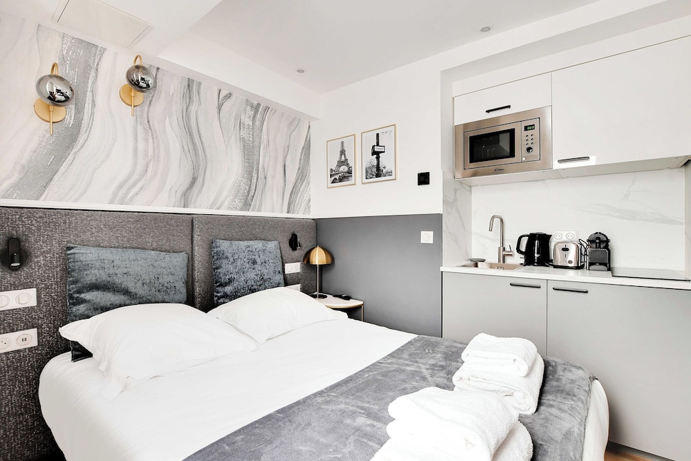 comfort for 2p with a c near montmartre
