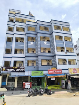hotel vishnu grand