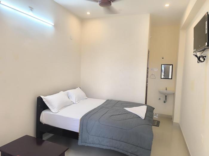 hotel vishnu grand