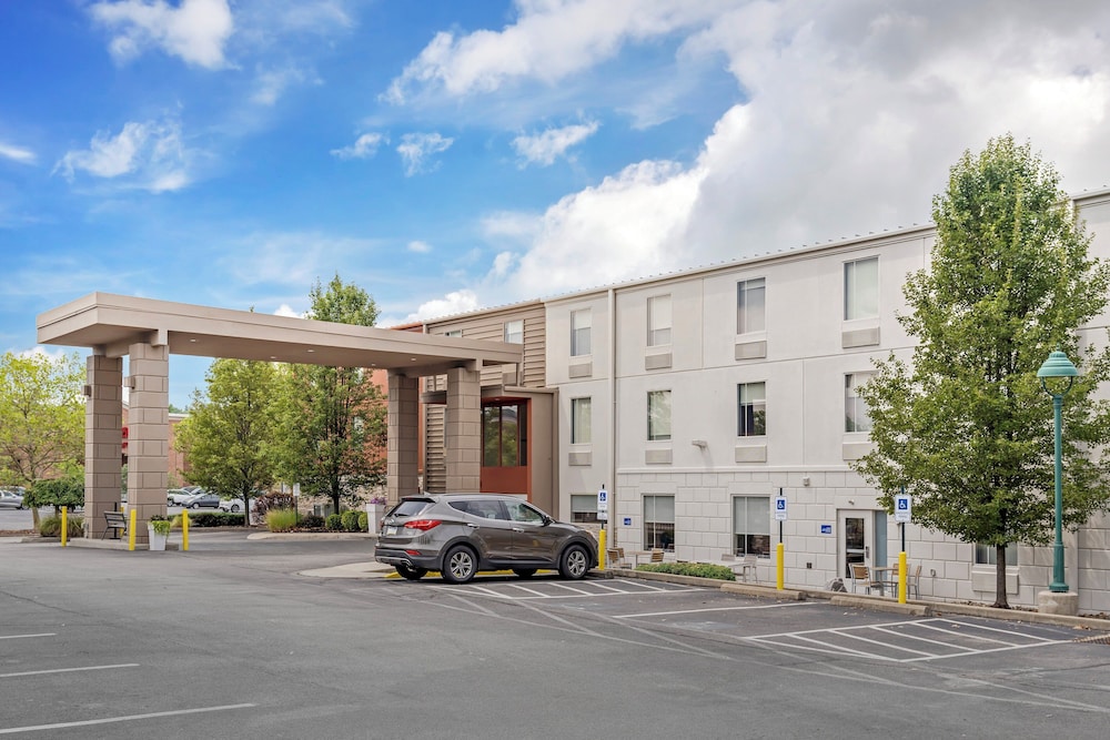 holiday inn express pittsburgh east mall area by ihg