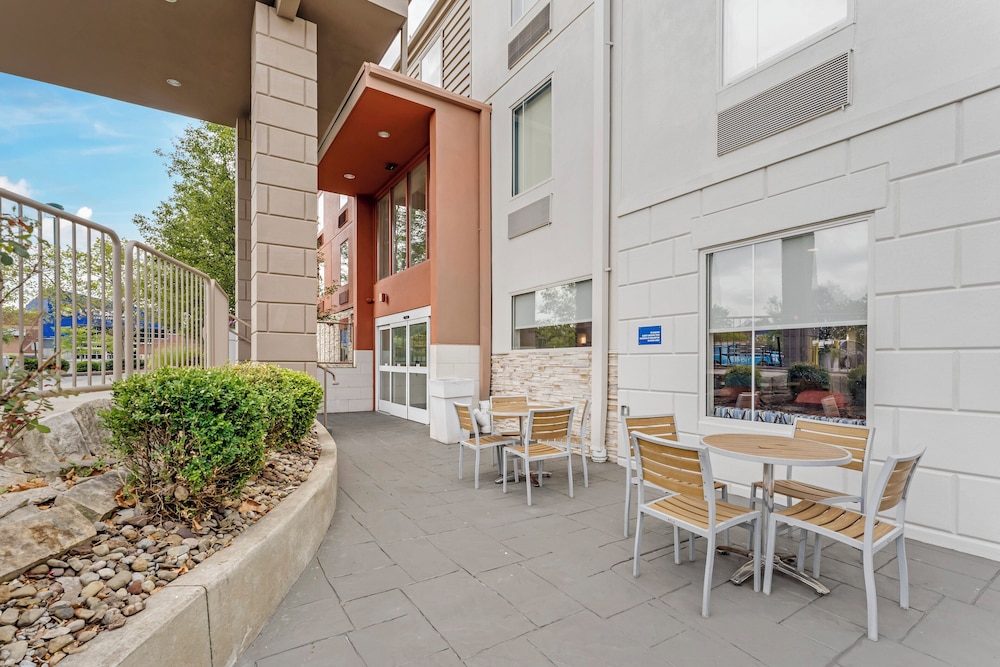 holiday inn express pittsburgh east mall area by ihg