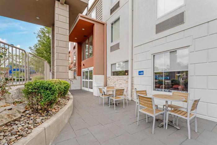 holiday inn express pittsburgh east mall area by ihg