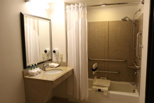 holiday inn express pittsburgh east mall area by ihg