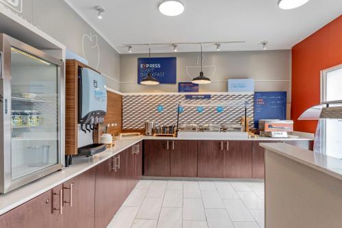 holiday inn express pittsburgh east mall area by ihg