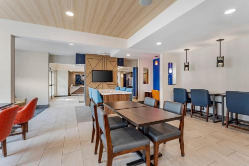 holiday inn express pittsburgh east mall area by ihg