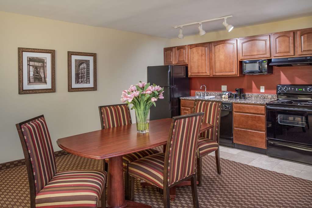 arlington court suites a clarion collection hotel