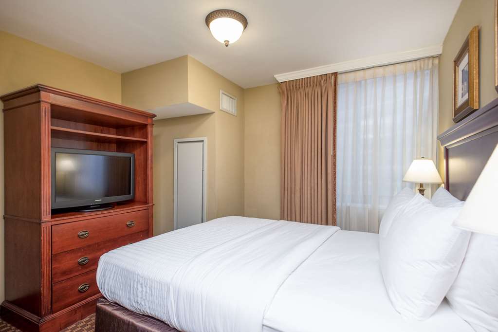 arlington court suites a clarion collection hotel