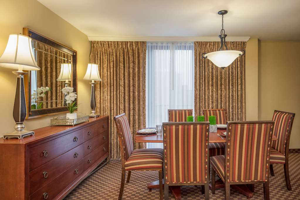 arlington court suites a clarion collection hotel