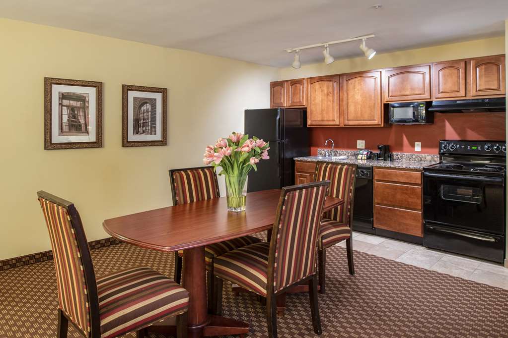 arlington court suites a clarion collection hotel