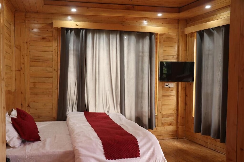 the outhouse forest view kalatop