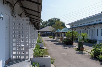 Sanipa Resort Rayong,,3 star