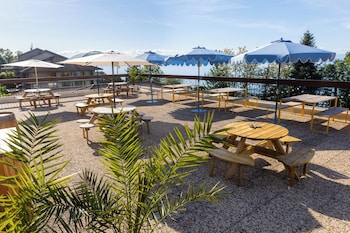 cote lac hostel evian