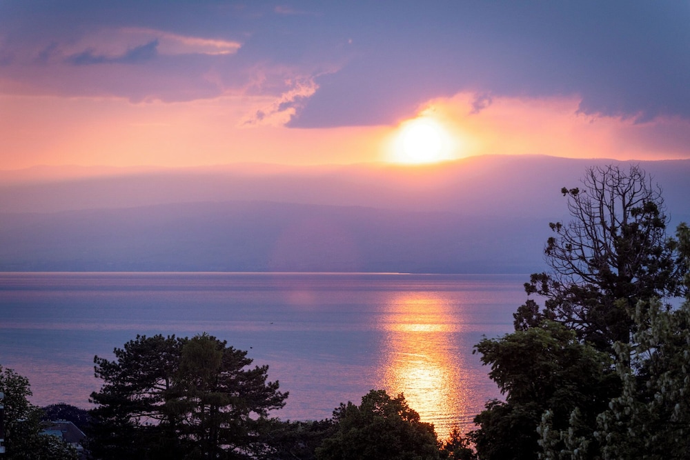 cote lac hostel evian