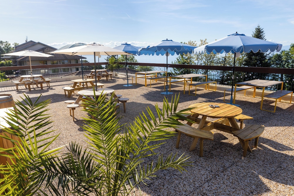 cote lac hostel evian