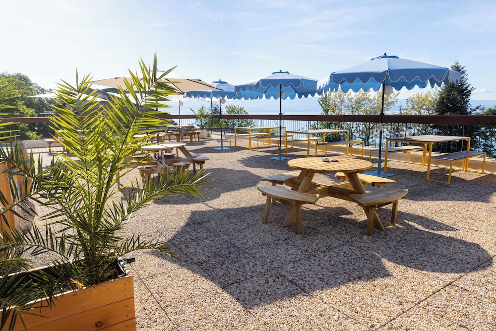 cote lac hostel evian