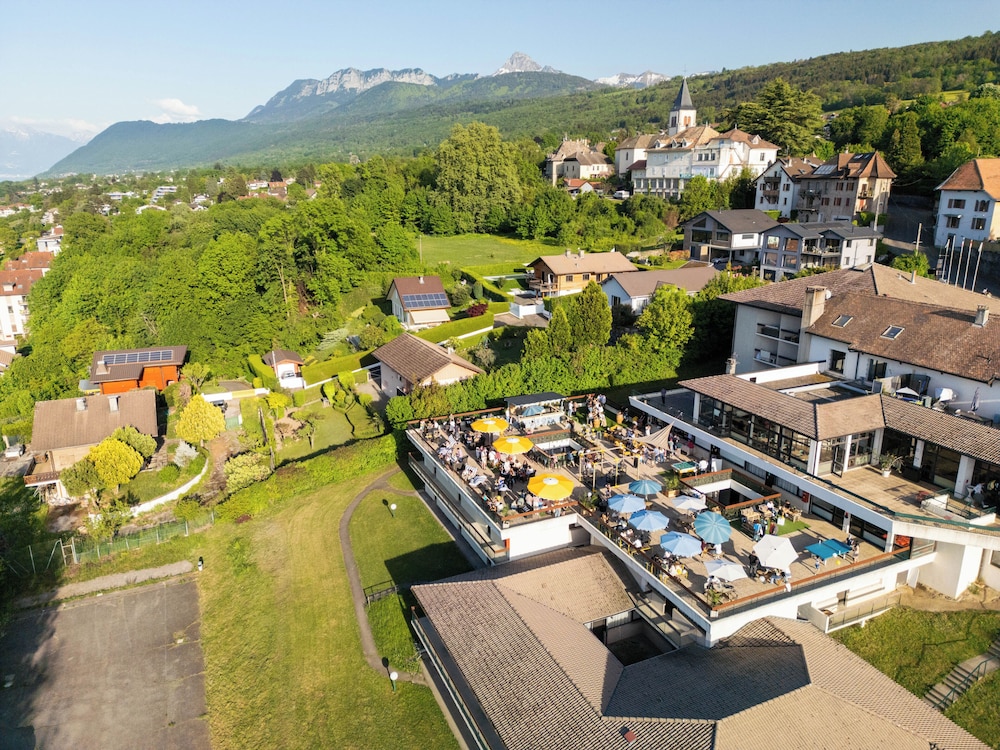 cote lac hostel evian