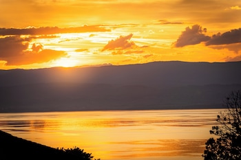 cote lac hostel evian