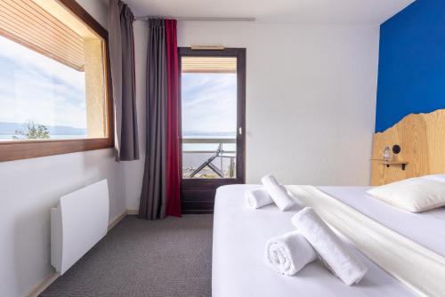 cote lac hostel evian