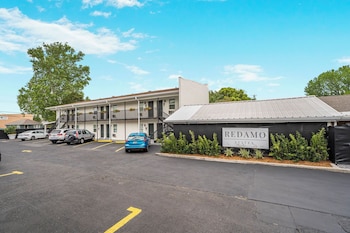 Redamo Suites,3401 Jefferson Hwy,2 star