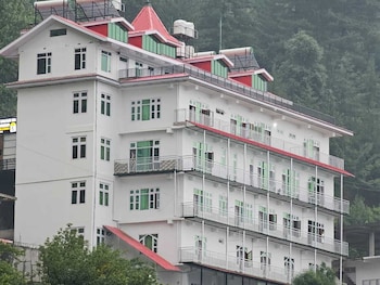 hotel sarahan inn