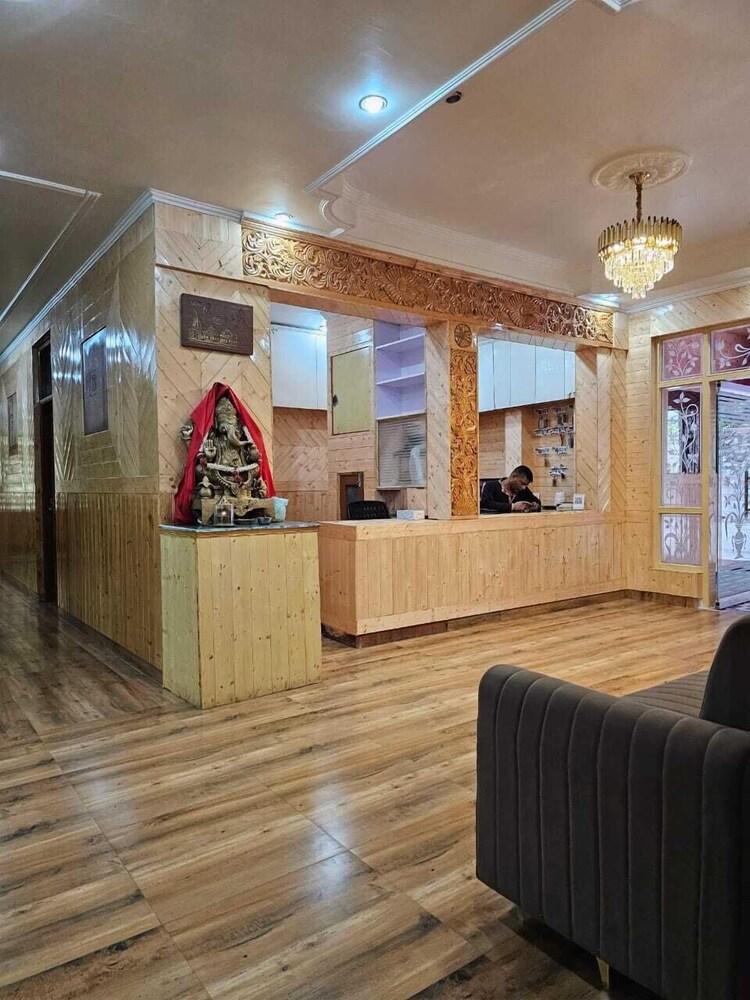hotel sarahan inn