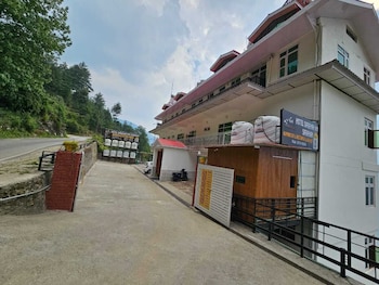 hotel sarahan inn