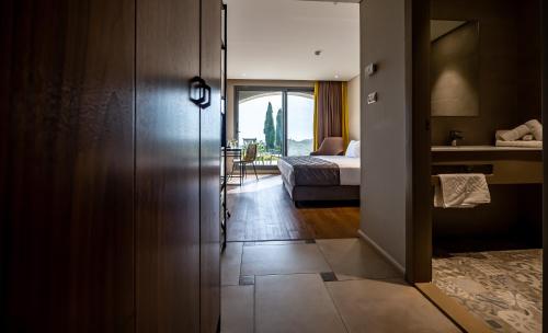 golden crown hotel