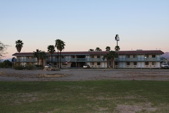 Days Inn & Suites By Wyndham Needles,Needles>>Bullhead City,2 star