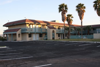 Days Inn & Suites By Wyndham Needles,Needles>>Bullhead City,2 star
