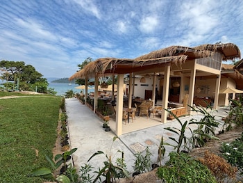 ten moons sunset villas