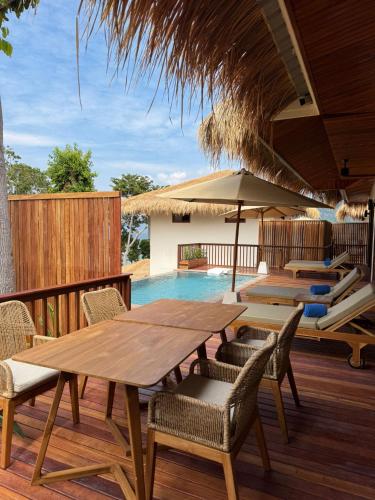 ten moons sunset villas