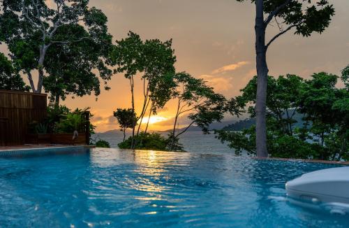 ten moons sunset villas
