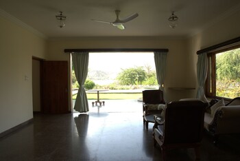 Yaan Bagela Villa,,4 star