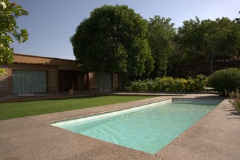 Yaan Bagela Villa,,4 star