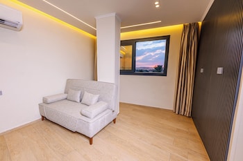 Remal Pyramids Hotel,96 El Mansoureya Road, Haram,5 star