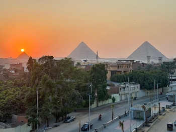Remal Pyramids Hotel,96 El Mansoureya Road, Haram,5 star