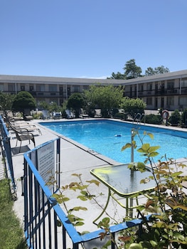 niagara lodge and suites