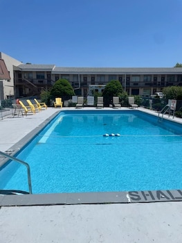 niagara lodge and suites