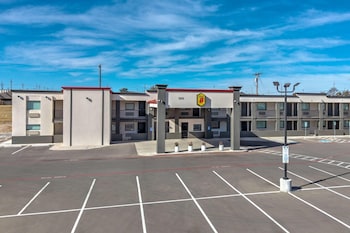 Super 8 By Wyndham Lubbock Airport,,2 star