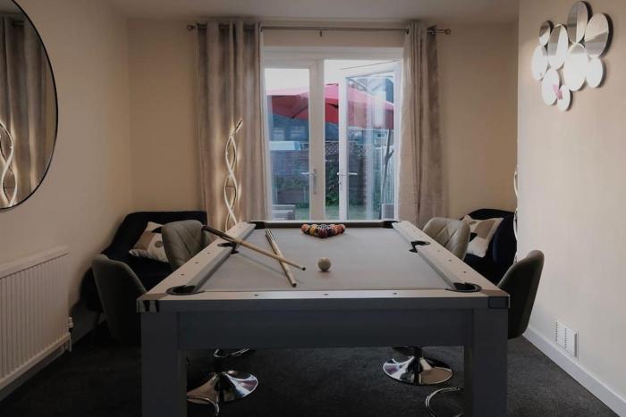 southampton retreat hot tub pool parking