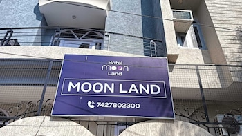 moon land hotel