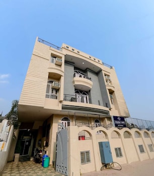 moon land hotel