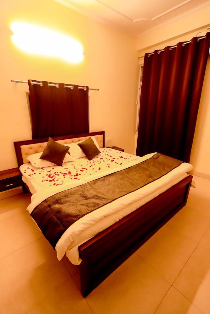 moon land hotel