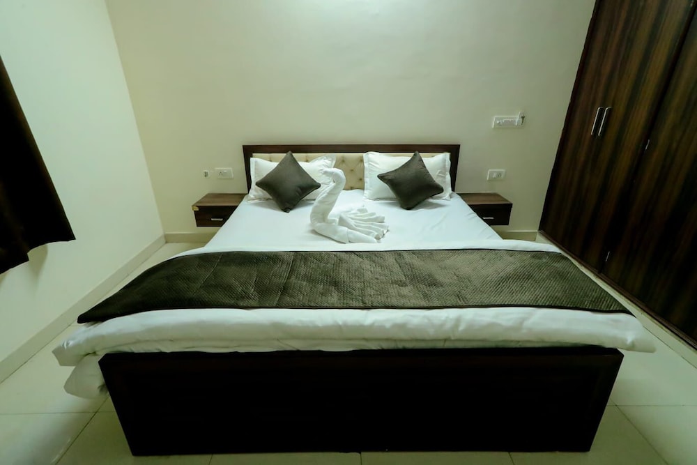 moon land hotel