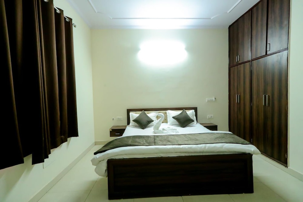 moon land hotel