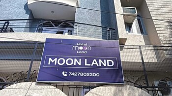 moon land hotel